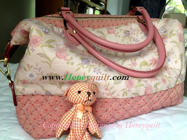  Hot ! Pink Pillow Handbag ( Pre-Order สินค้าใช้เวลาจัดทำและนำส่ง  3 สัปดาห์ )
